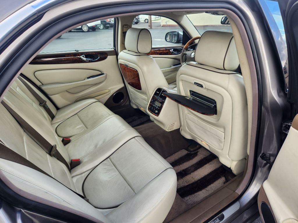 2008 Jaguar Vandenplas Image 40