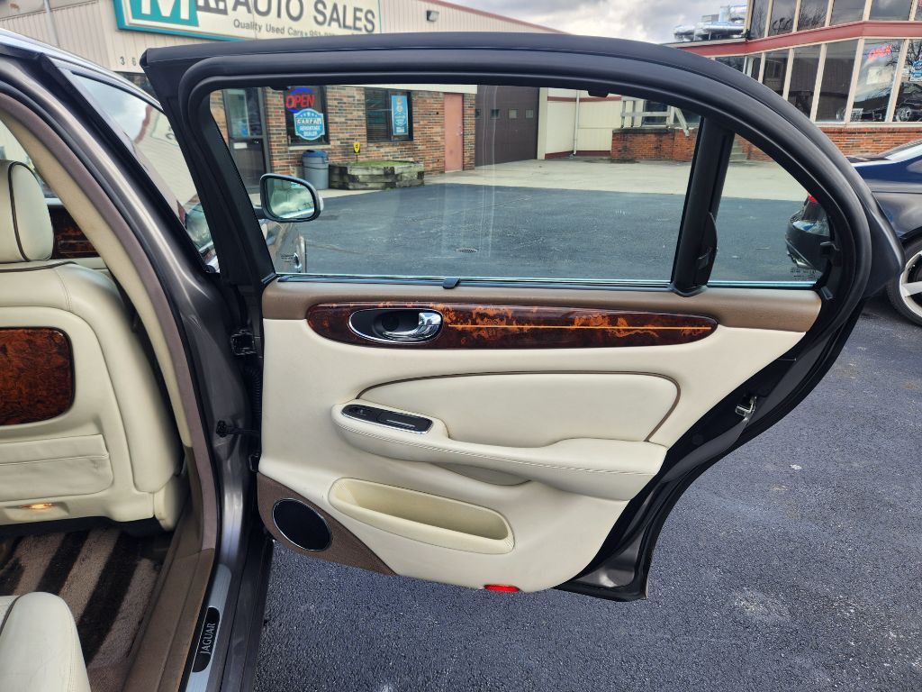 2008 Jaguar Vandenplas Image 41