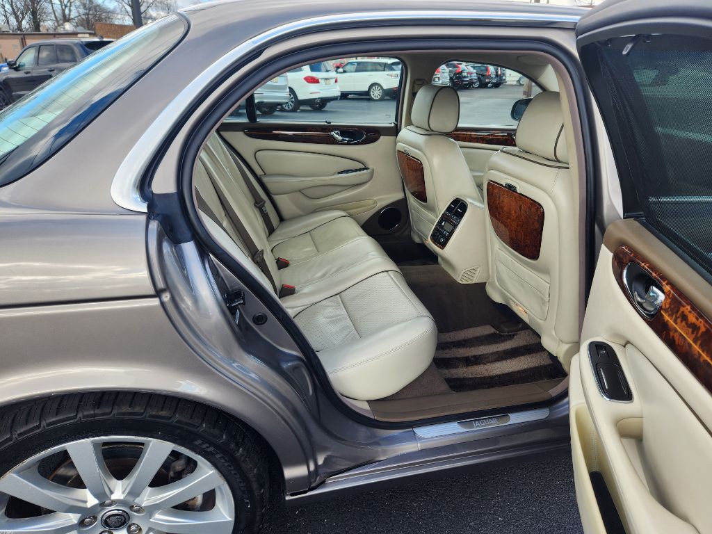 2008 Jaguar Vandenplas Image 42