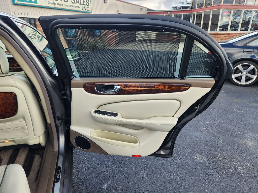 2008 Jaguar Vandenplas Image 43