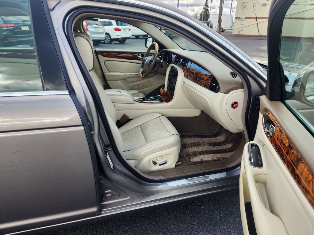 2008 Jaguar Vandenplas Image 48