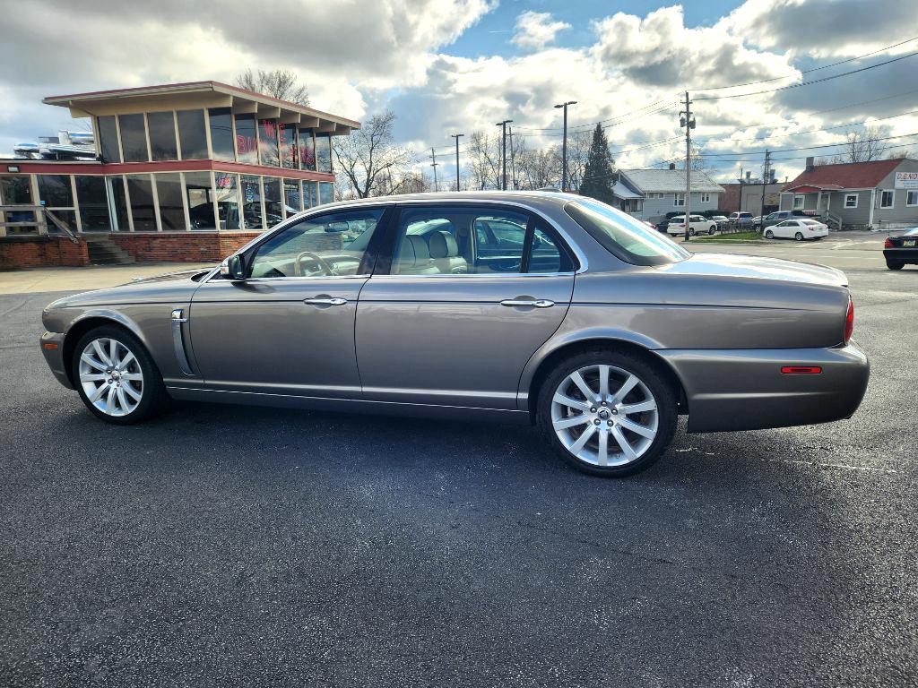 2008 Jaguar Vandenplas Image 2