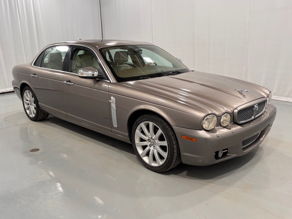 2008 Jaguar Vandenplas Image 3