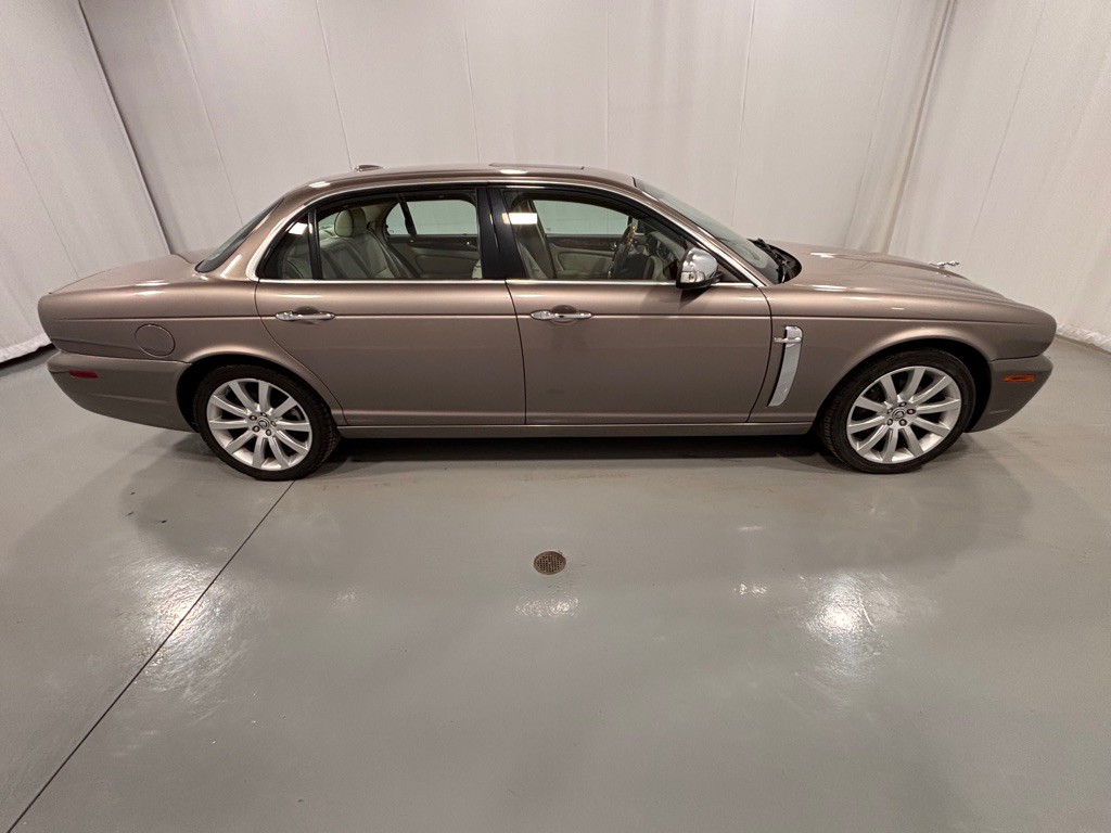 2008 Jaguar Vandenplas Image 4