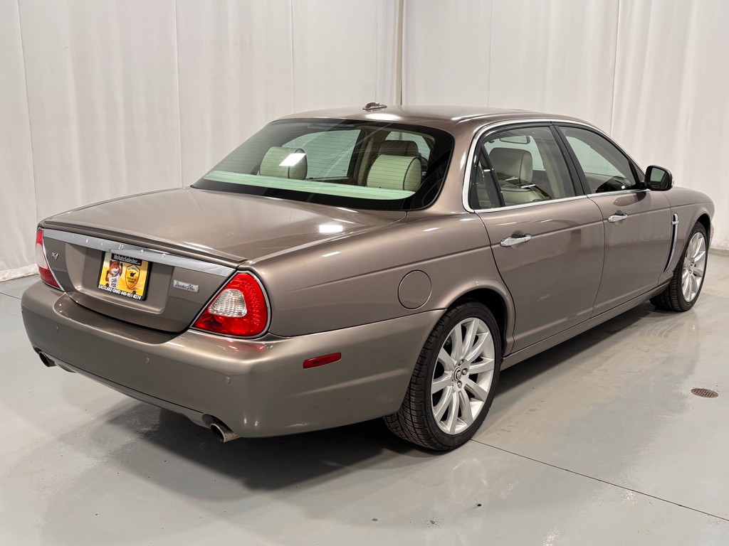 2008 Jaguar Vandenplas Image 5