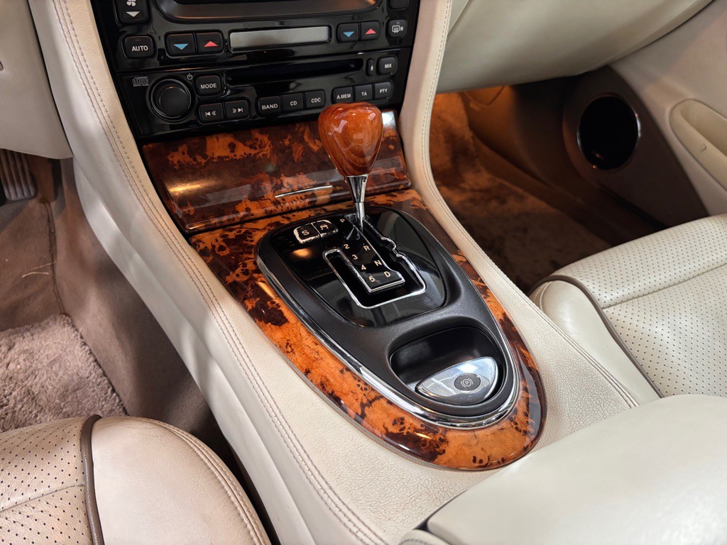 2008 Jaguar Vandenplas Image 14