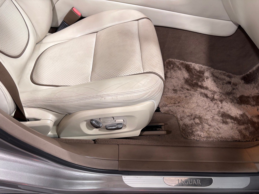 2008 Jaguar Vandenplas Image 18