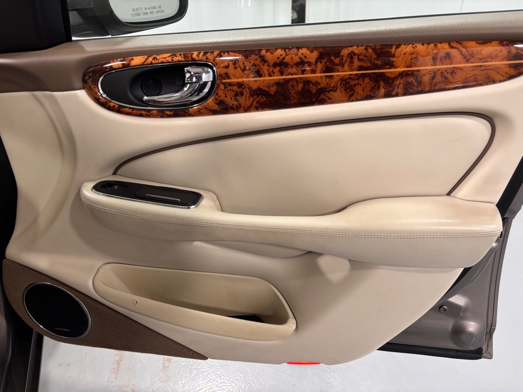 2008 Jaguar Vandenplas Image 20