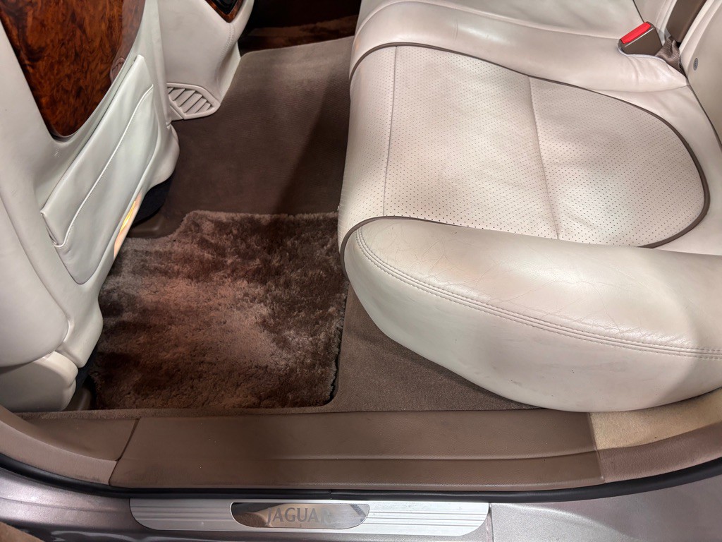 2008 Jaguar Vandenplas Image 21