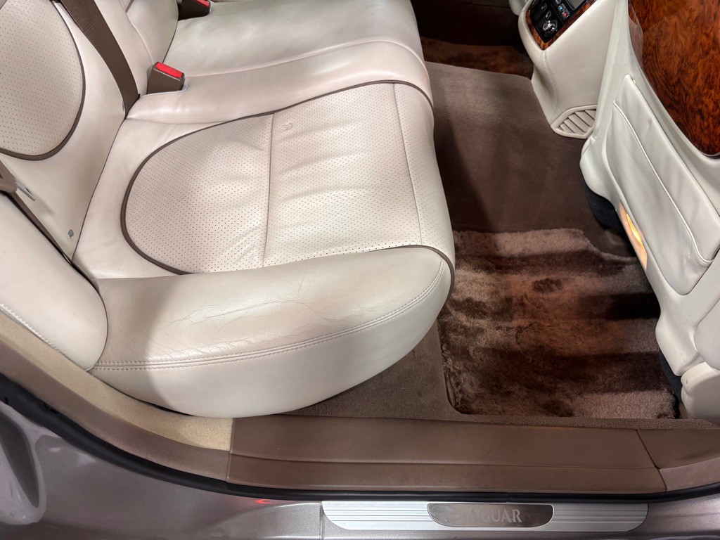 2008 Jaguar Vandenplas Image 24