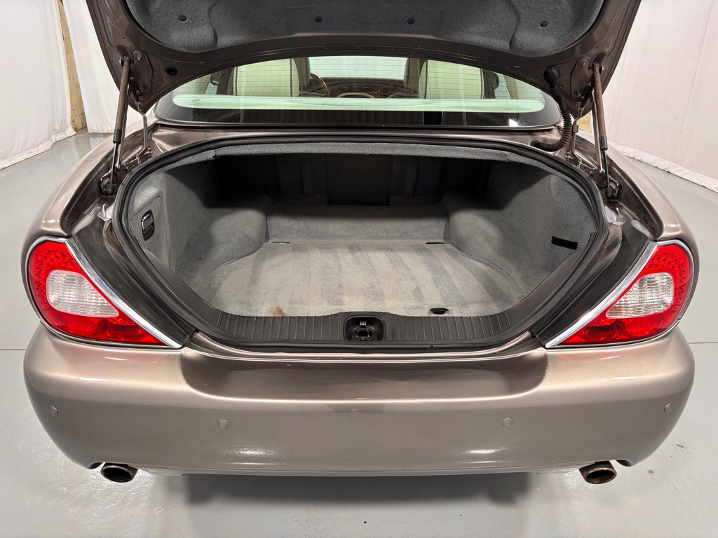 2008 Jaguar Vandenplas Image 28