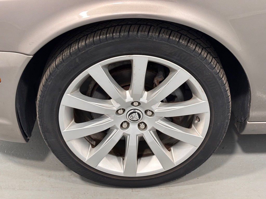 2008 Jaguar Vandenplas Image 30