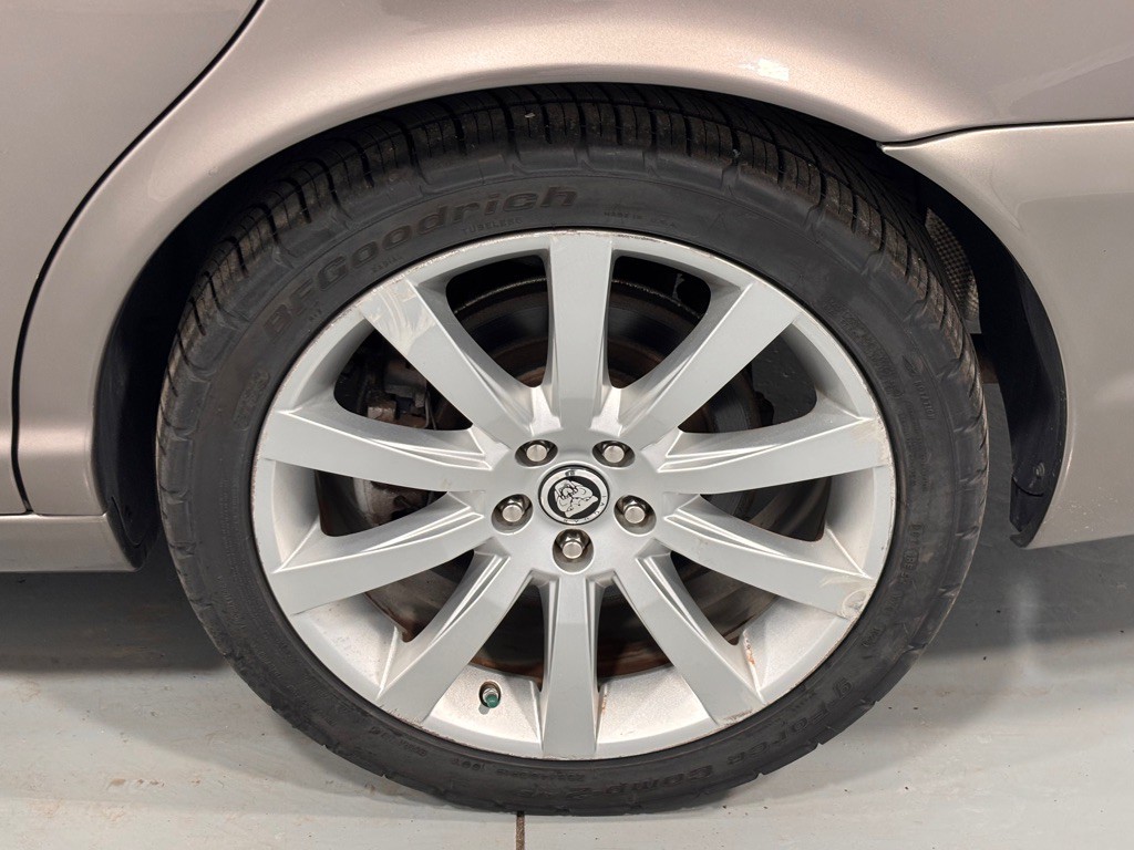 2008 Jaguar Vandenplas Image 31