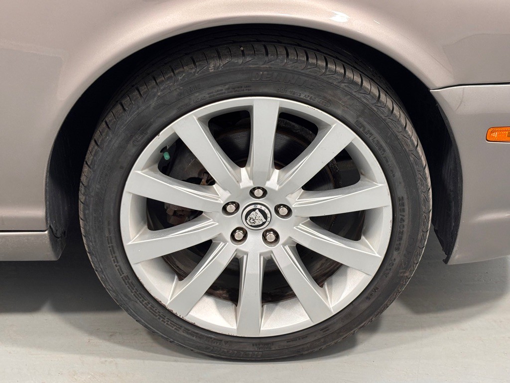 2008 Jaguar Vandenplas Image 32