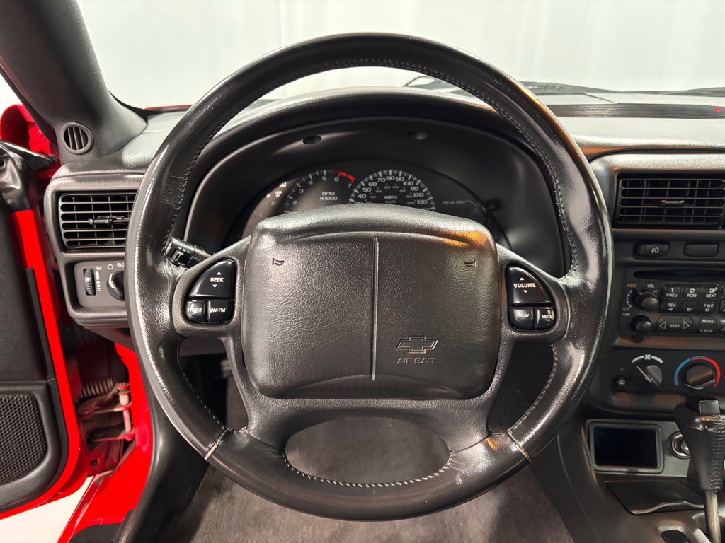 2001 Chevrolet Camaro Image 13