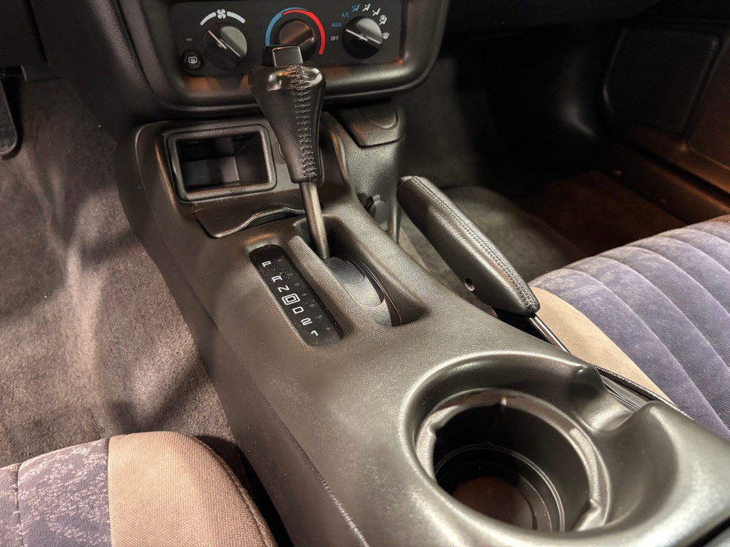 2001 Chevrolet Camaro Image 14