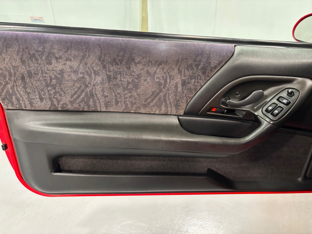 2001 Chevrolet Camaro Image 16