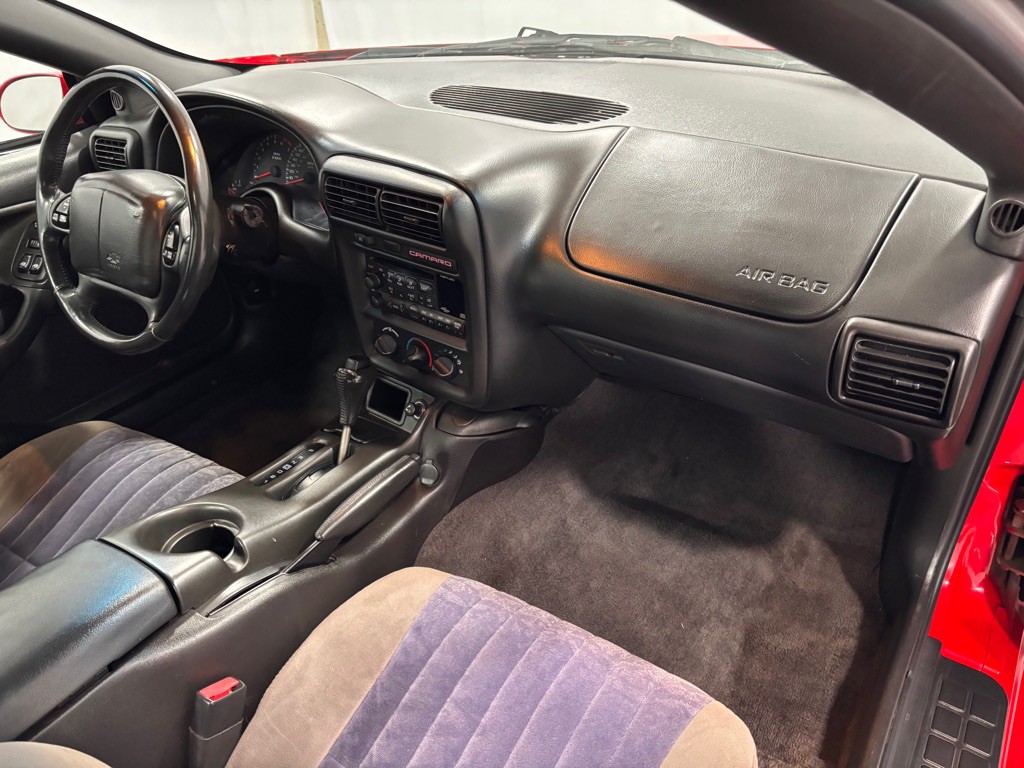 2001 Chevrolet Camaro Image 17