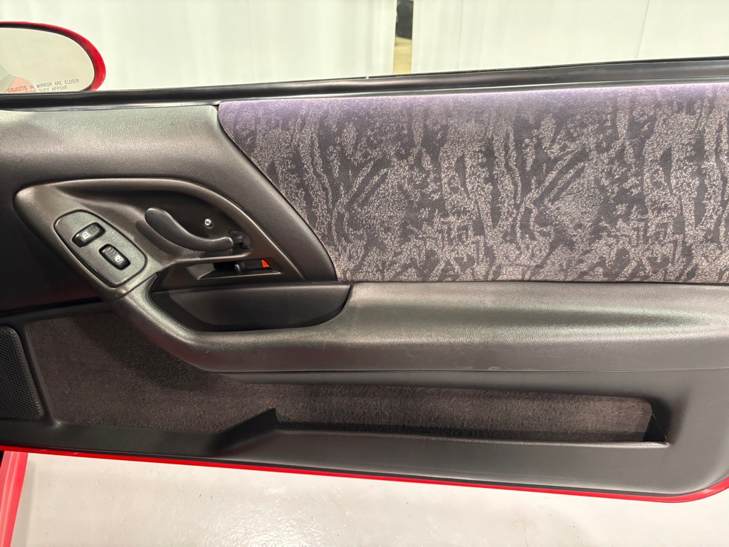 2001 Chevrolet Camaro Image 20