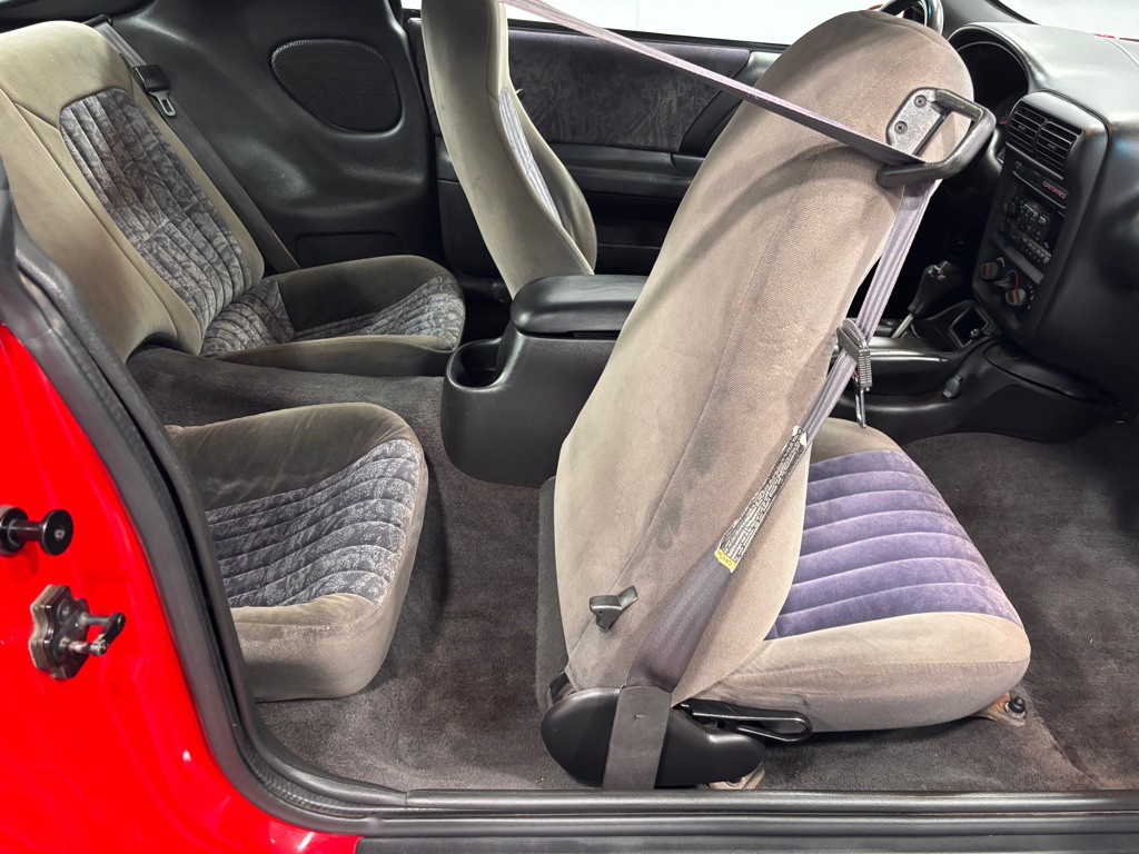 2001 Chevrolet Camaro Image 23