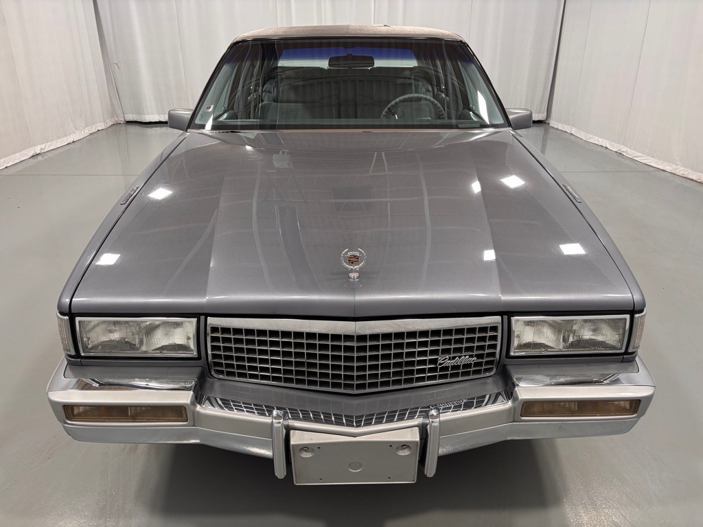 1990 Cadillac Fleetwood Image 2