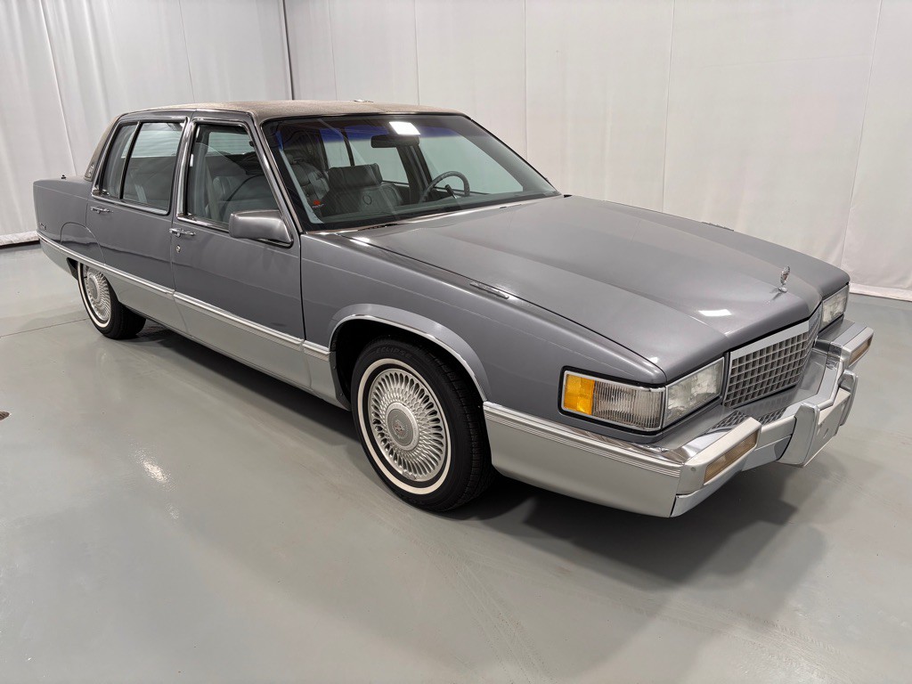 1990 Cadillac Fleetwood Image 3