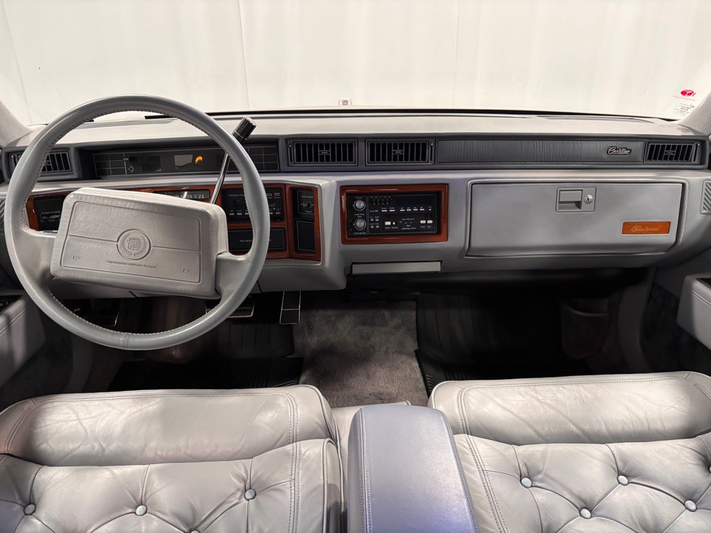 1990 Cadillac Fleetwood Image 10