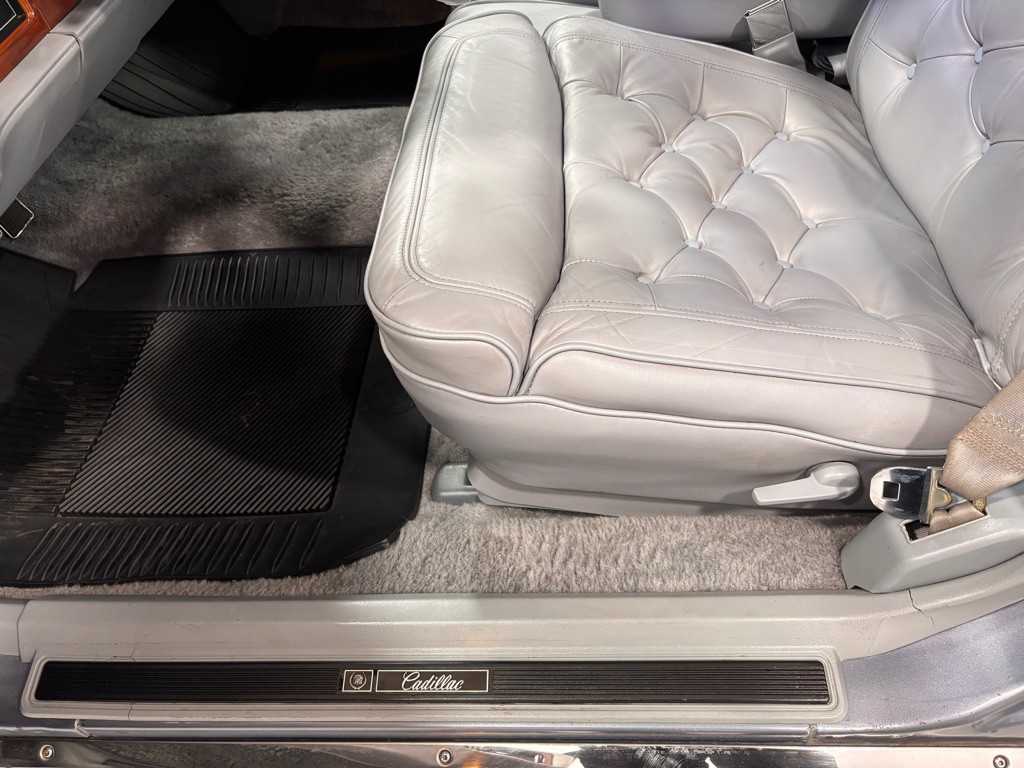 1990 Cadillac Fleetwood Image 11