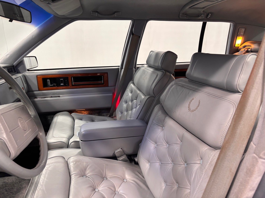 1990 Cadillac Fleetwood Image 12