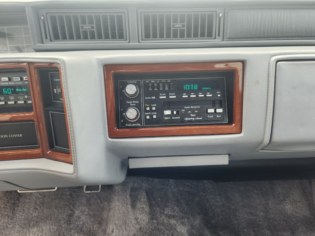 1990 Cadillac Fleetwood Image 15
