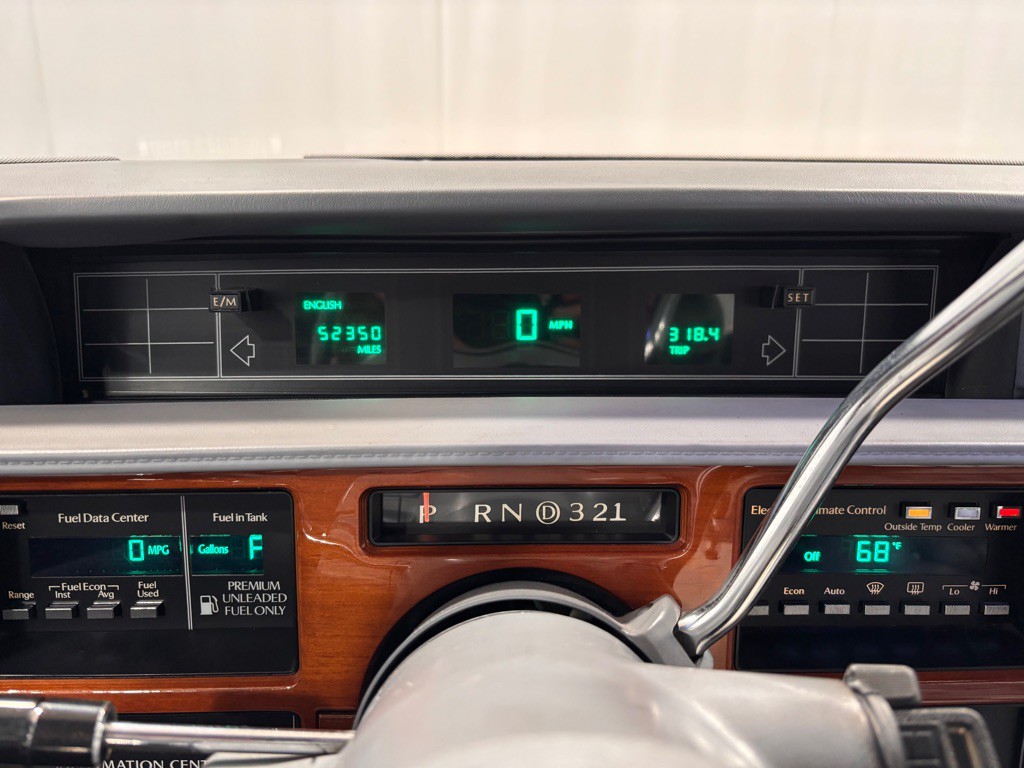 1990 Cadillac Fleetwood Image 16