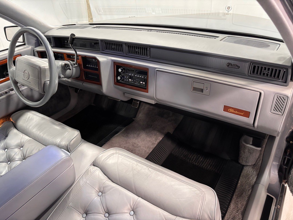 1990 Cadillac Fleetwood Image 18