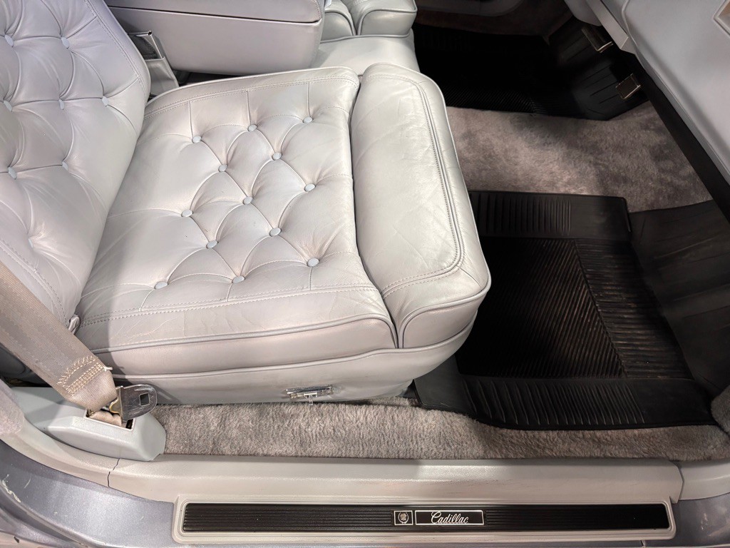 1990 Cadillac Fleetwood Image 19