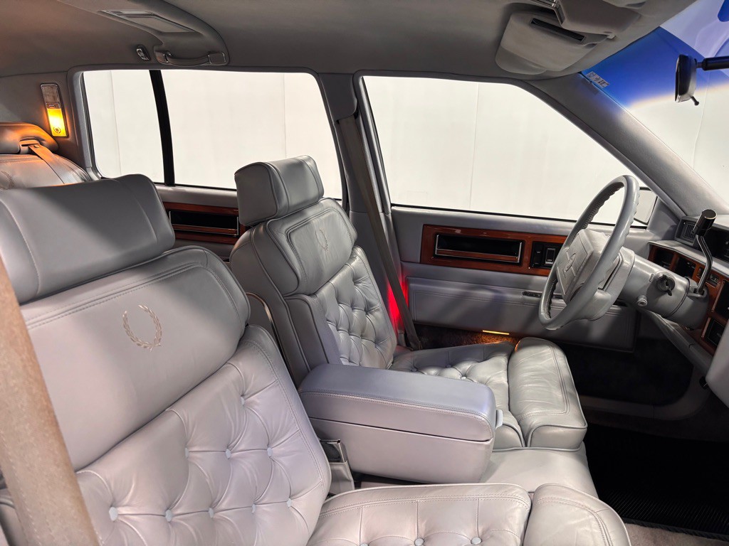 1990 Cadillac Fleetwood Image 20