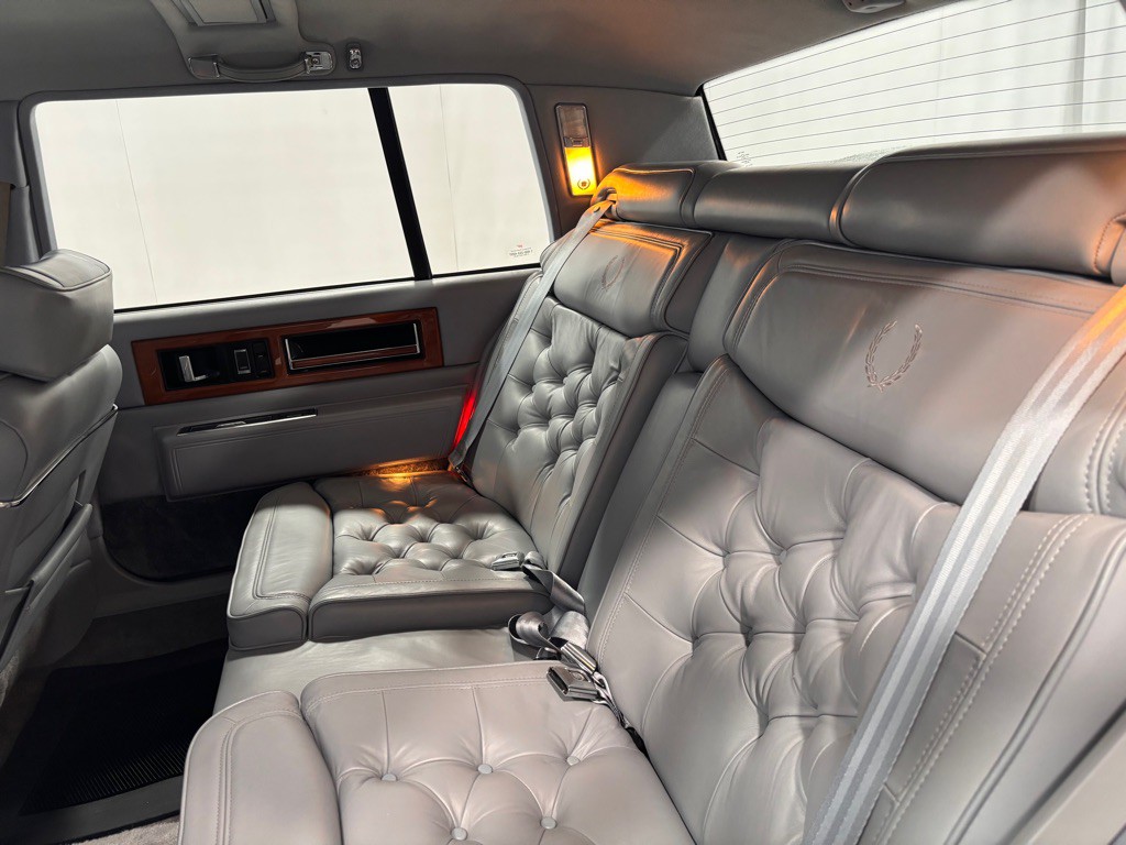 1990 Cadillac Fleetwood Image 23
