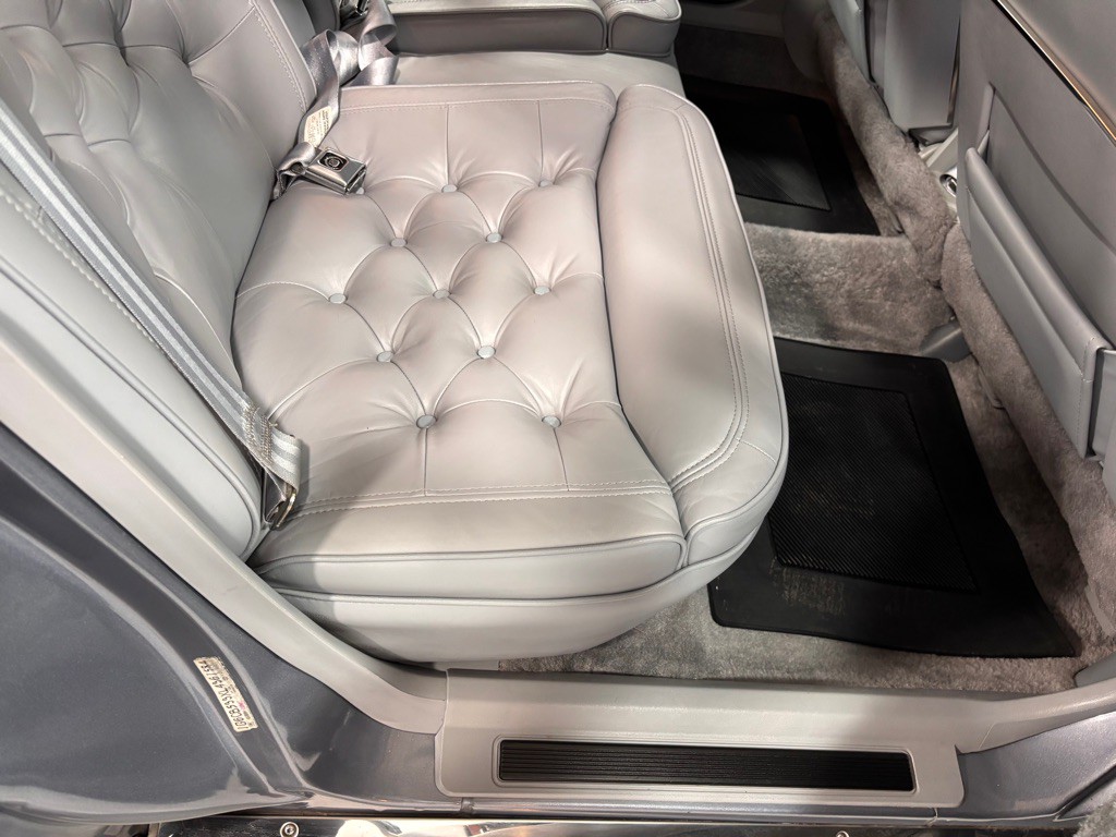 1990 Cadillac Fleetwood Image 25