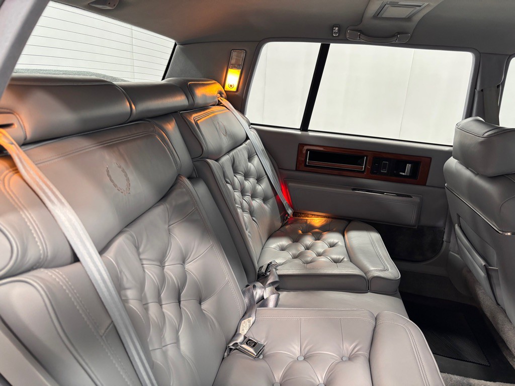 1990 Cadillac Fleetwood Image 26