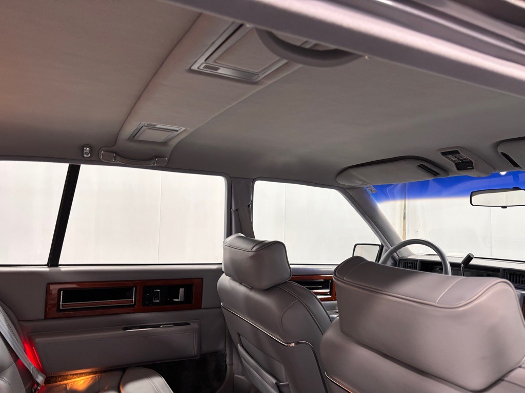 1990 Cadillac Fleetwood Image 27