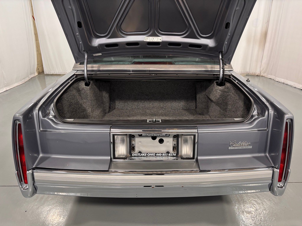 1990 Cadillac Fleetwood Image 30