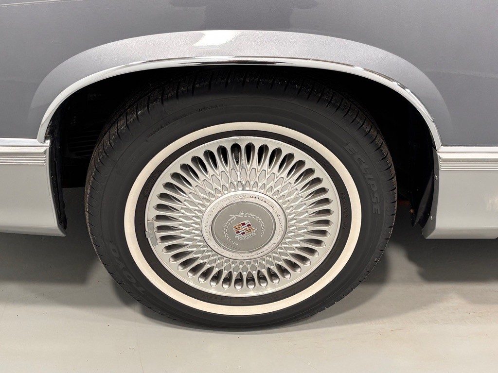 1990 Cadillac Fleetwood Image 32