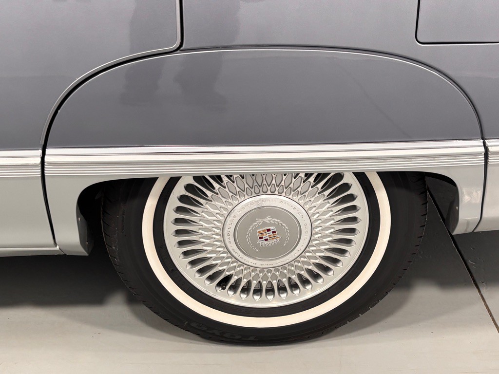 1990 Cadillac Fleetwood Image 33