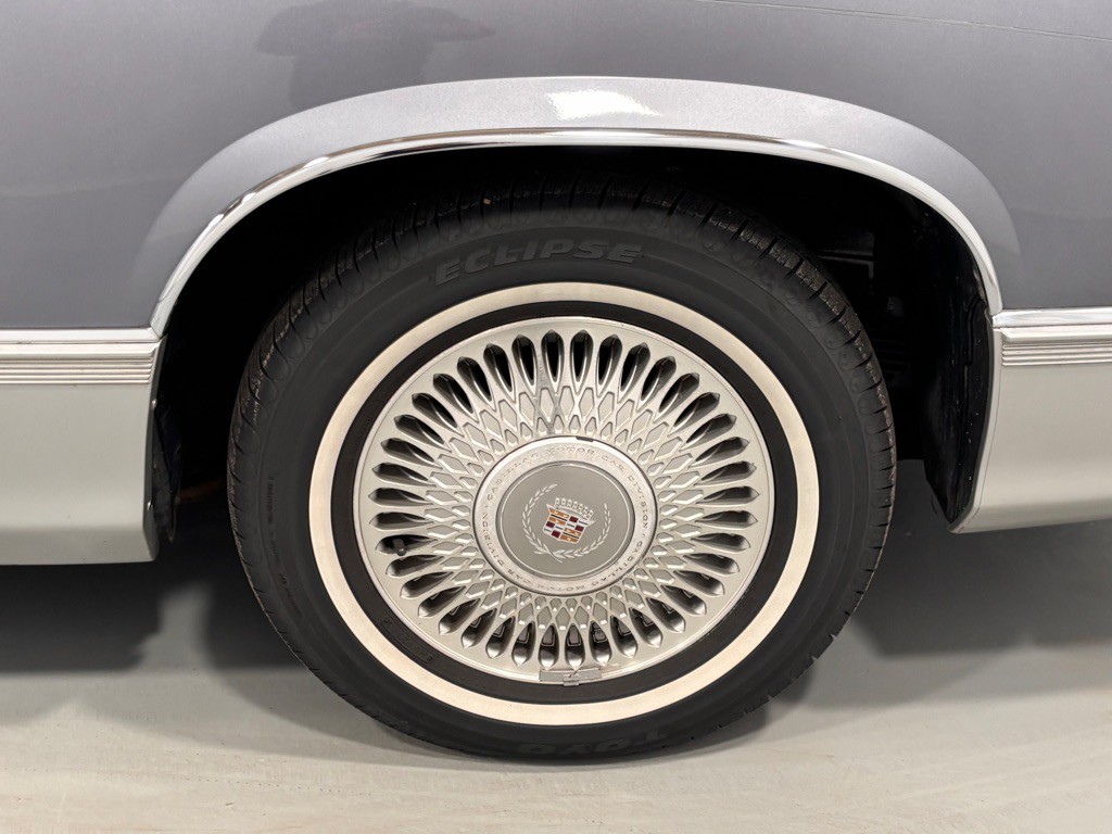 1990 Cadillac Fleetwood Image 34