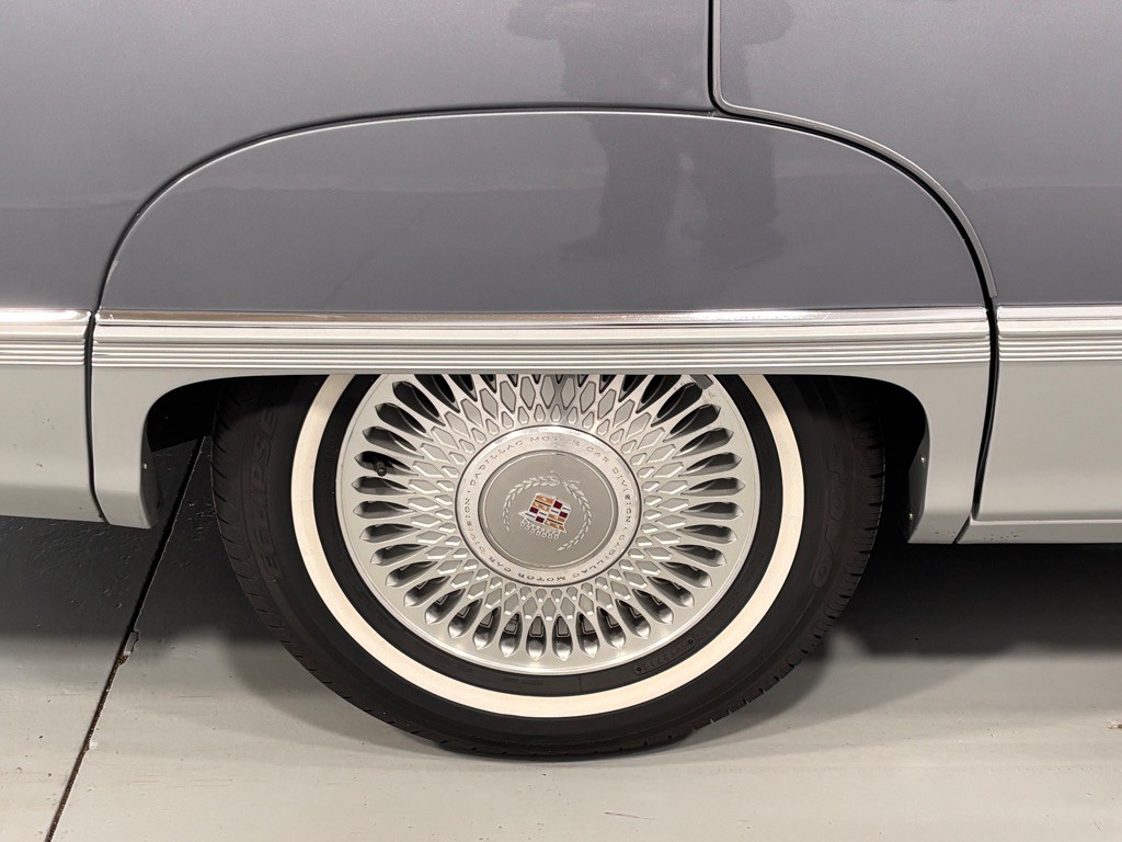 1990 Cadillac Fleetwood Image 35