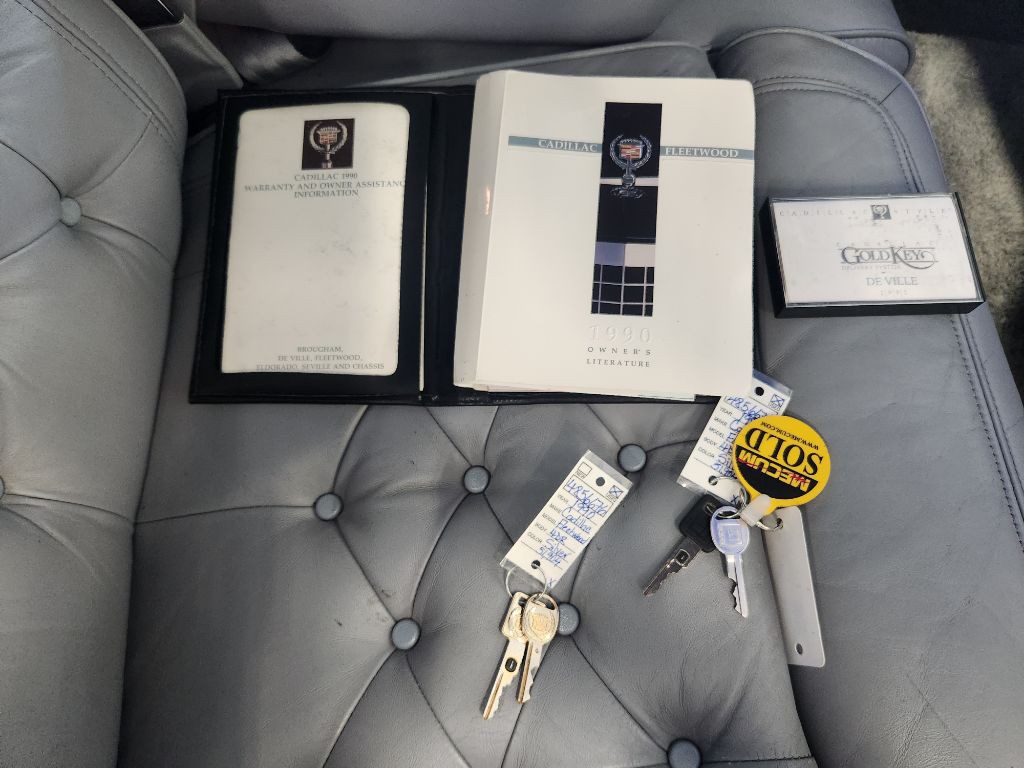 1990 Cadillac Fleetwood Image 38