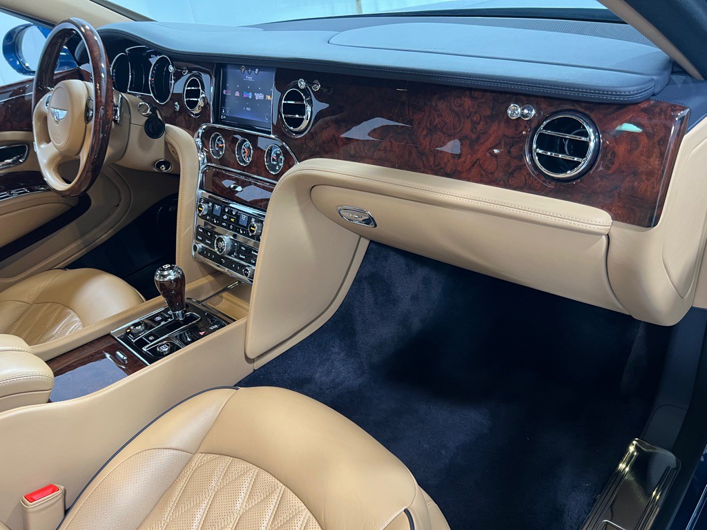 2017 Bentley Mulsanne Image 16