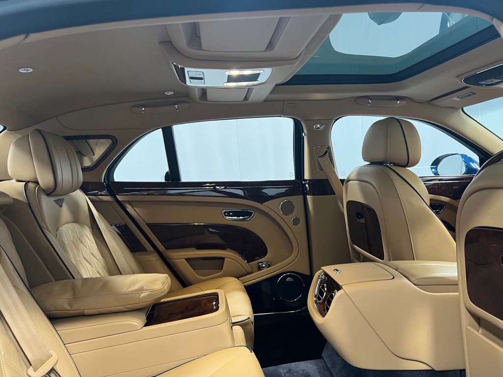 2017 Bentley Mulsanne Image 25