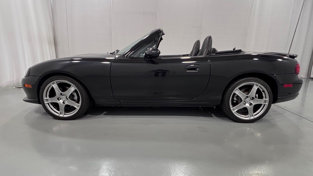 2005 Mazda MX-5 Miata Image 1