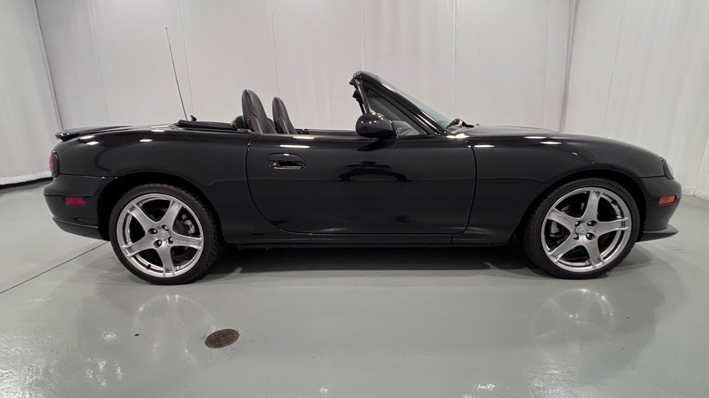 2005 Mazda MX-5 Miata Image 2