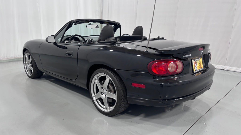 2005 Mazda MX-5 Miata Image 3