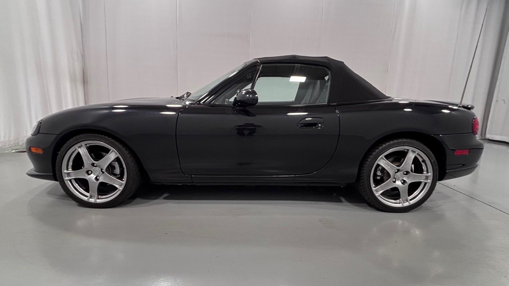 2005 Mazda MX-5 Miata Image 9